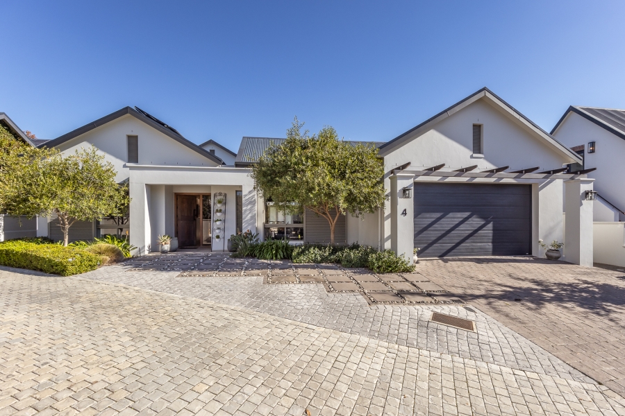 4 Bedroom Property for Sale in Lemoenkloof Western Cape